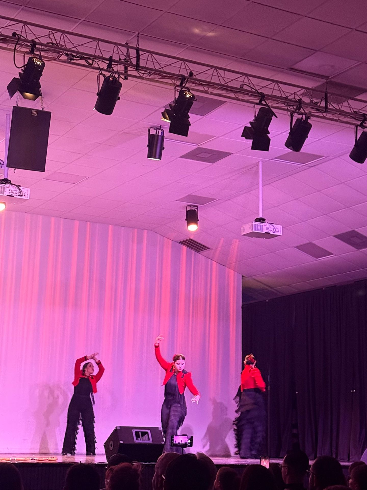 Mia leading group, red jackets